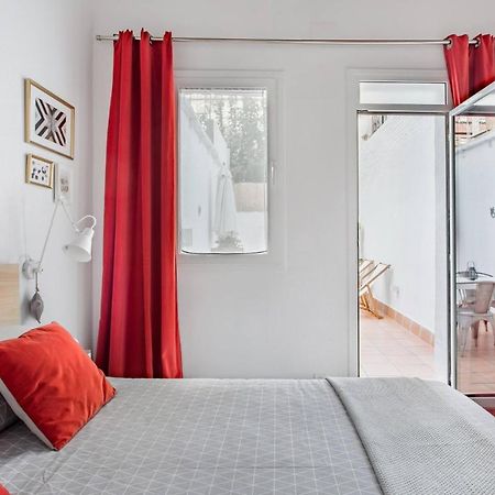 Stylish Apartment With Terrace For Couple Or Family Barcelona Bagian luar foto