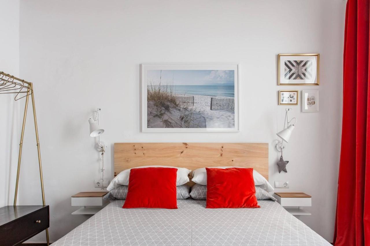 Stylish Apartment With Terrace For Couple Or Family Barcelona Bagian luar foto
