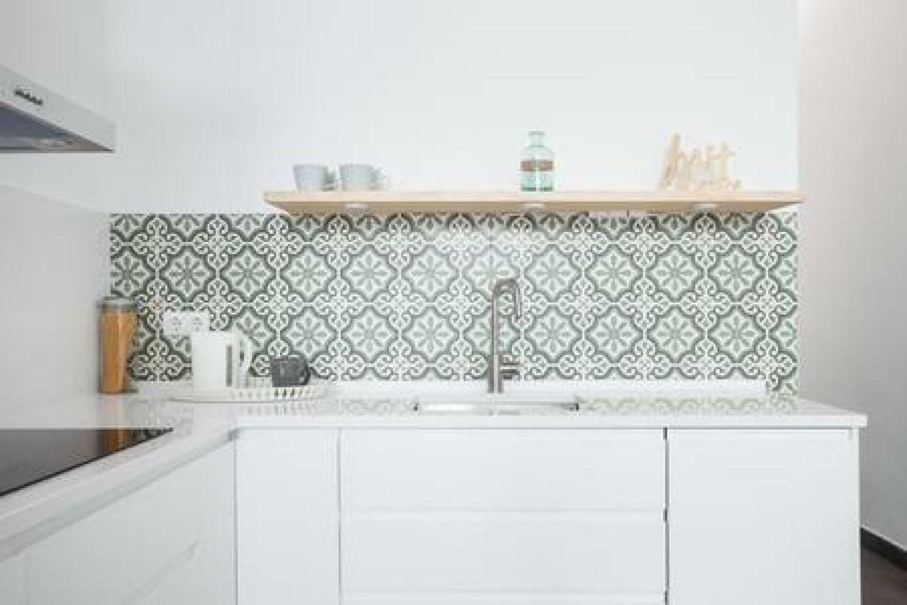 Stylish Apartment With Terrace For Couple Or Family Barcelona Bagian luar foto